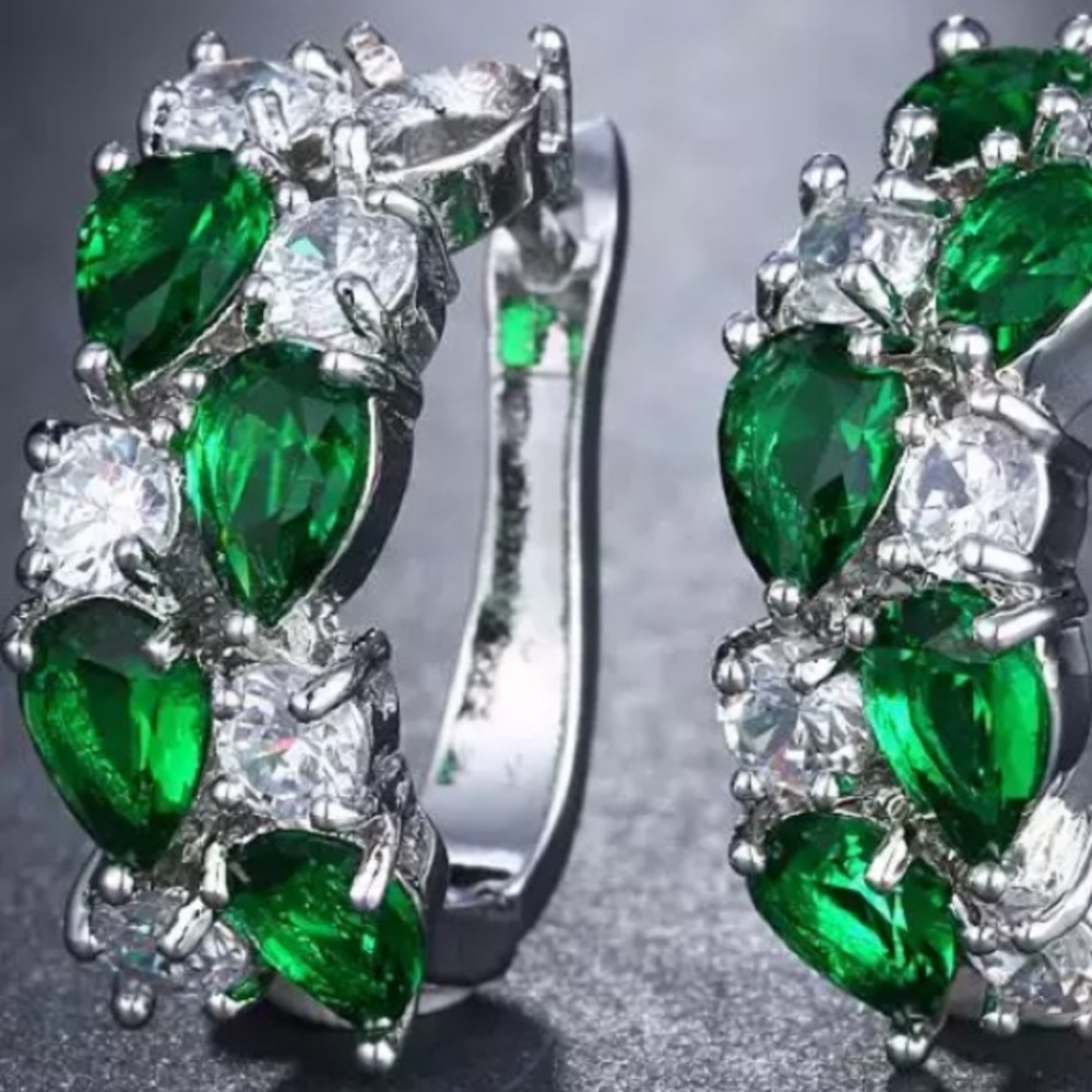 NEW!💙💎EMERALD GREEN💚WHITE CZ SILVERY HOOPS!💎💙 - Picture 6 of 8